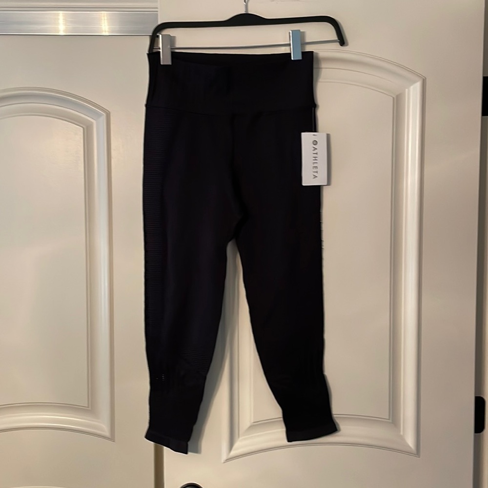 New with tags - Athleta - Halasana seamless 7/8 Tight - Black